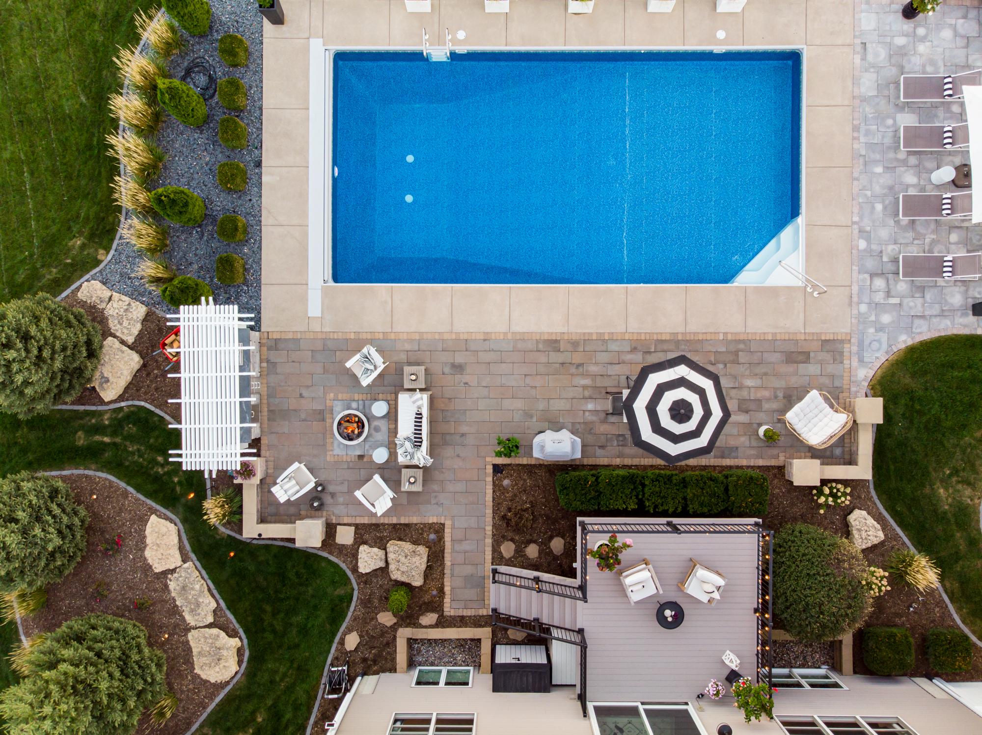 Design Your Perfect Outdoor Entertainment Space